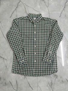 uniqlo  Men's Green Plaid Button-Up Shirt