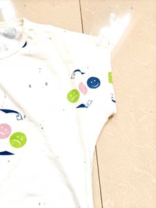 White Smiley Face Graphic T-Shirt(negotiable)