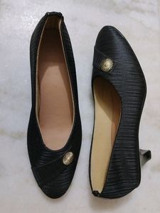 Black Ballet Flats