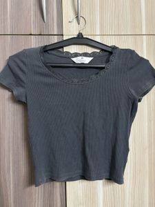 13 H&amp;M Ribbed Lace Trim Top