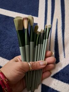 HUDA CRUSH Makeup Brush Set
