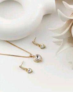 Sparkling Heart Necklace & Earrings Set