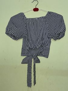 Houndstooth Print Tie-Back Crop Top