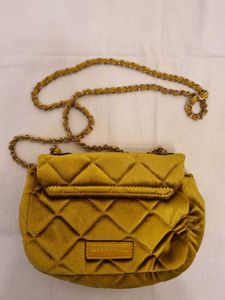 accessorise london Crossbody Bag - Quilted Velvet