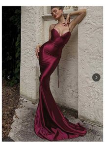 Maroon shoulder straps maxi dress