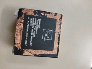 makeup kit ( foundation, primer and loose powder)