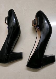 Glossy Black Casual Wear Pumps