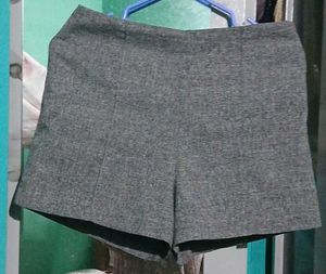 Chic Grey Textured Shorts