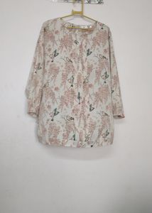 Pretty Top With Beautiful Parrot Prints