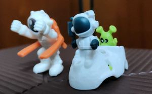 2 kinder Joy Astronaut Toys