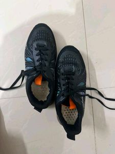 Stylish Black Sneakers (size 40)