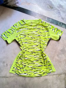 gym athletic sports Neon Camo Print T-Shirt