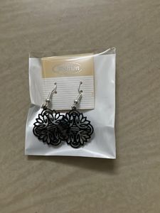 Stylish Black Filigree Earrings