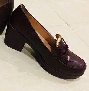 BRANDNEW Wine Heels Women