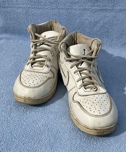 MID TOP WHITE SNEAKER
