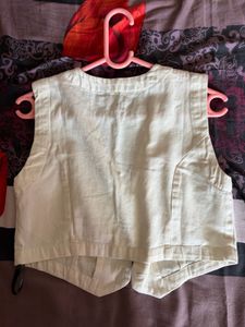 Chic Cream Button-Up Vest Top size medium