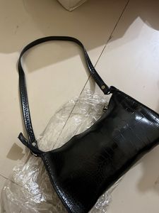 Chic Black Croc Embossed Shoulder Bag