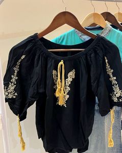 Price🔽Embroidered Black Top 🪡✨