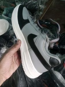 NEW NO USED SNEAKERS SHOES FOR MEN.