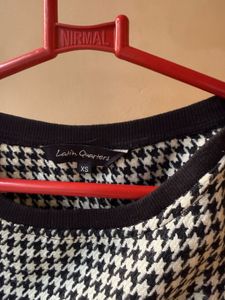 Chic Houndstooth Crop Top