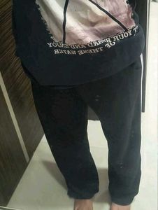 baggy sweatpants