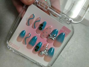 Press-On Nails Set