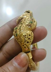 Brand new Exquisite Gold Bangle Bracelet
