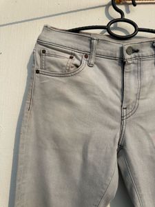 Levi’s Grey Jeans - Casual Style