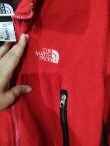 The North Face Youth Jacket unisex..