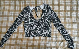 Abstract Print Long Sleeve Crop Top mesh