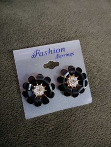 Elegant Black Flower Stud Earrings