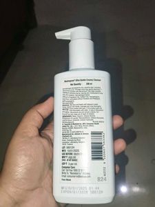 Neutrogena Ultra Gentle Creamy Cleanser