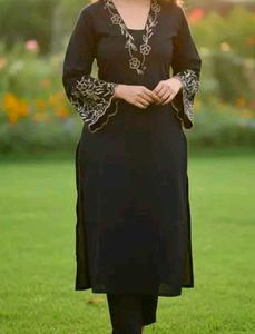 Elegant Black Embroidered Kurta