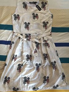 Chic White Sleeveless Dress with Abstract Print