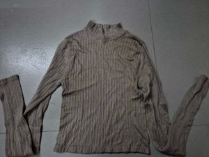 Ribbed Mock Neck Top
