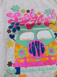 4-6 year Girl's Outfit: Graphic Tee &amp; Cropped Pant