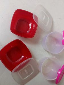 2 Pairs Of Plastic Containers For Snacks