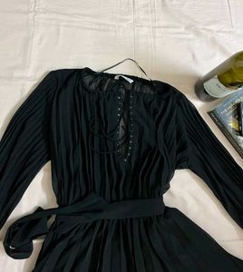 Chic Black Pleated Midi Dress
