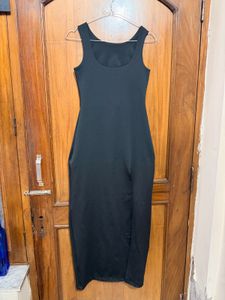 Sleek Black Sleeveless Midi Dress