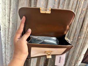 Savana sling purse