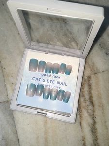 🆕Cat's Eye Press-On Nails
