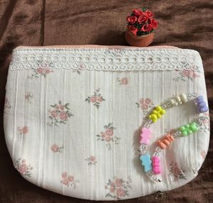 [SALE] coquette floral pouch + free phone charm 💞