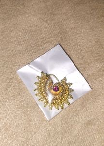 Elegant Gold Nose Pin