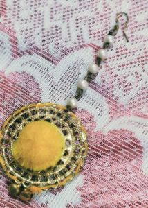 Elegant Maang Tikka with Pearls