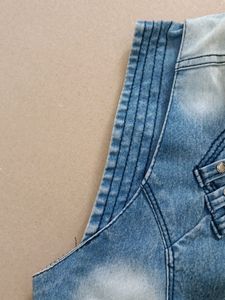 Sleevless Denim Jacket
