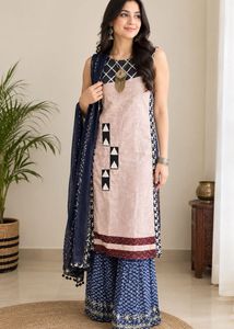 Stylish Sleeveless Kurti with Unique Pattern