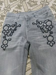 Grey Body Fit Jeans