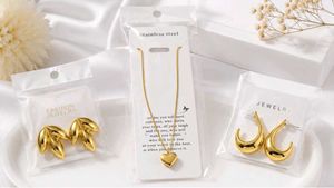 Gold Tone Jewelry Set