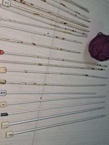 Vintage Knitting Needles and Yarn Set pick up 20