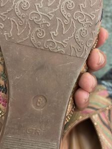 Embroidered Jutti Flats